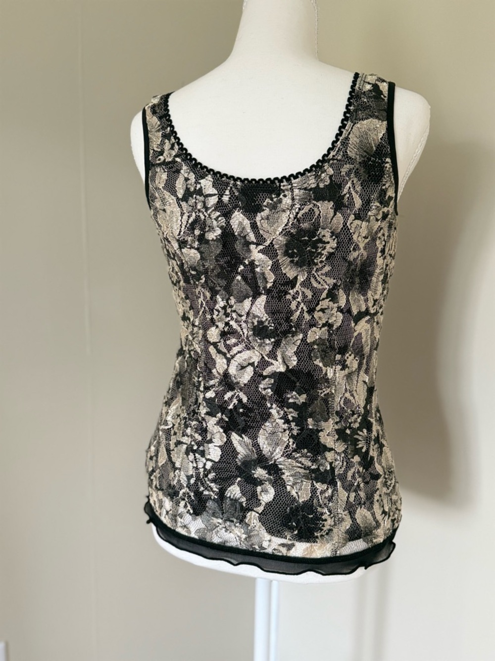 Y2K tank top whimsygoth emo Black and Cream Floral Lace Tank Top Ruffle details - Picture 4 of 9